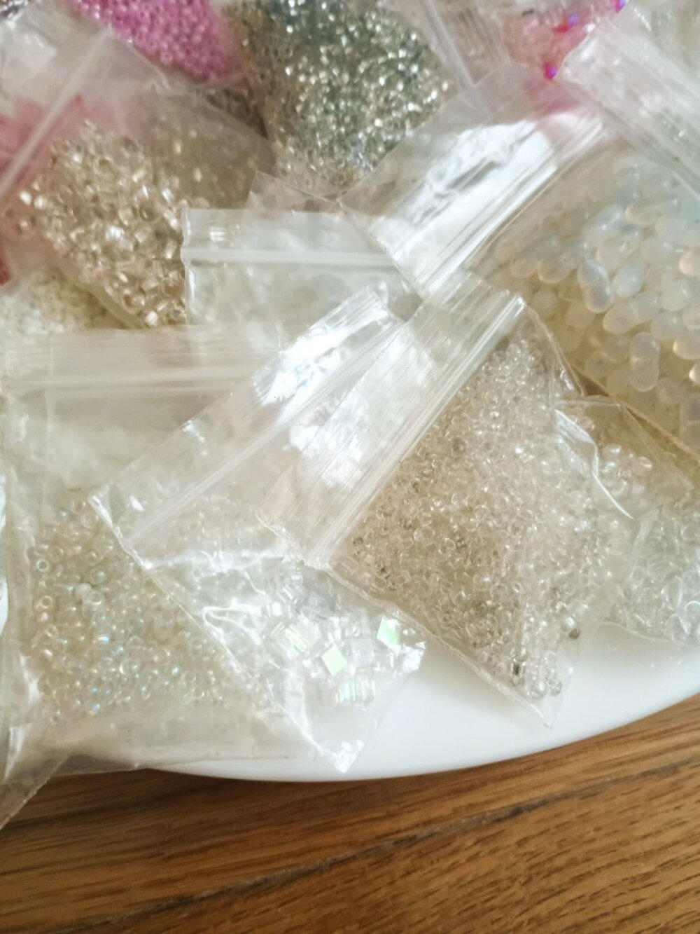 DIY Assorted Bulk Seed & Small Beads 1.9lb Pink & White Tones - Picture 3 of 9
